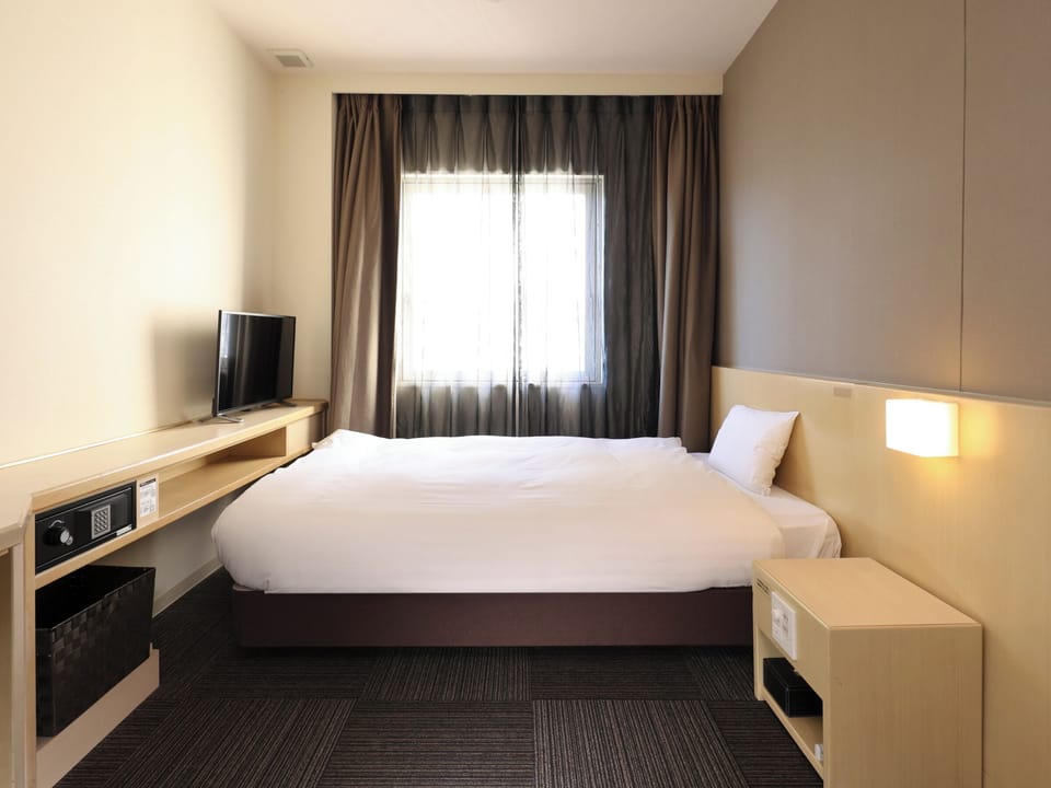 In-room safe, desk, free WiFi