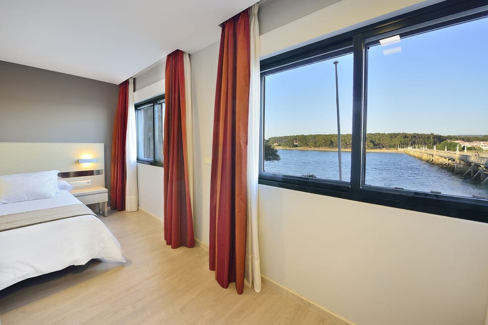 Double Room | Minibar, desk, free WiFi, bed sheets