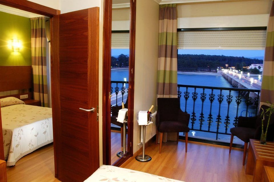 Minibar, desk, free WiFi, bed sheets