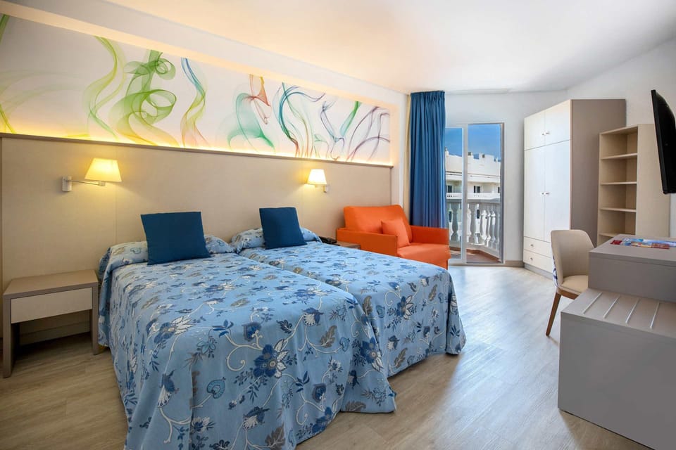 In-room safe, desk, free WiFi, bed sheets