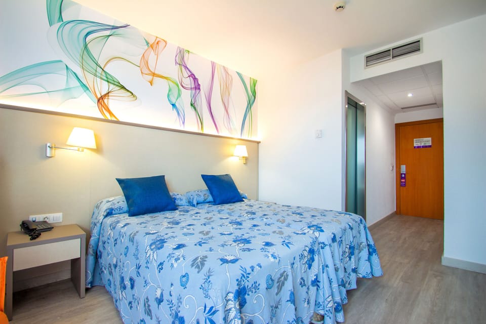 In-room safe, desk, free WiFi, bed sheets