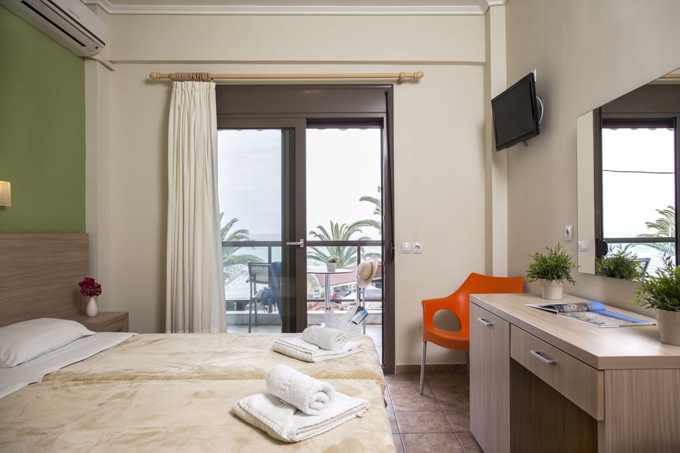 Double Room, Sea View | Minibar, in-room safe, desk, iron/ironing board