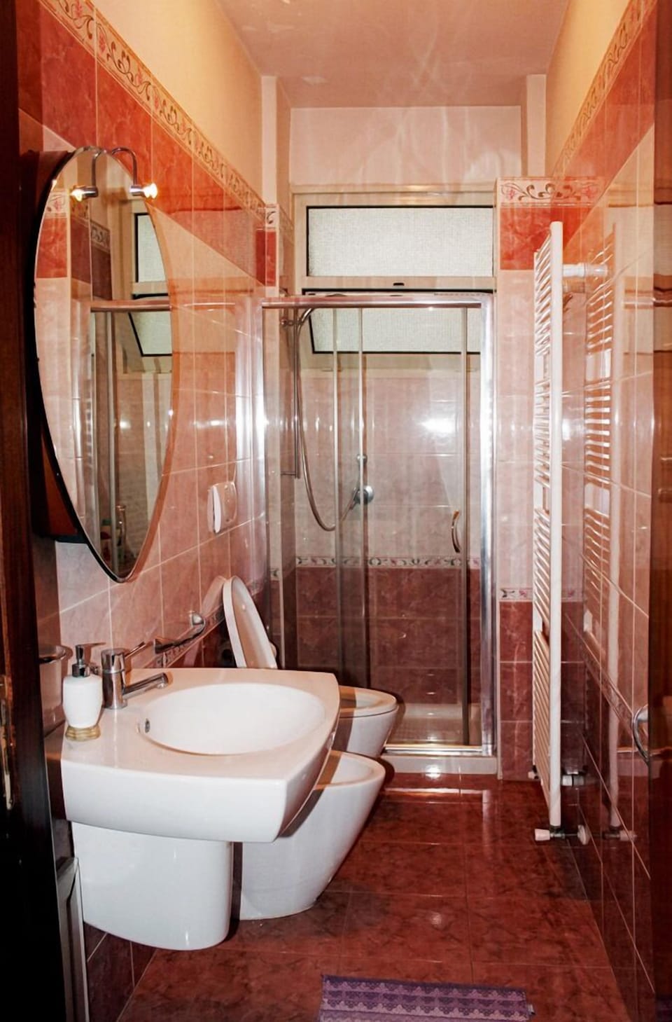 Apartment, 1 Bedroom | Bathroom | Shower, rainfall showerhead, free toiletries, hair dryer