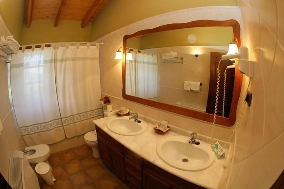 Combined shower/tub, deep soaking tub, hair dryer, towels