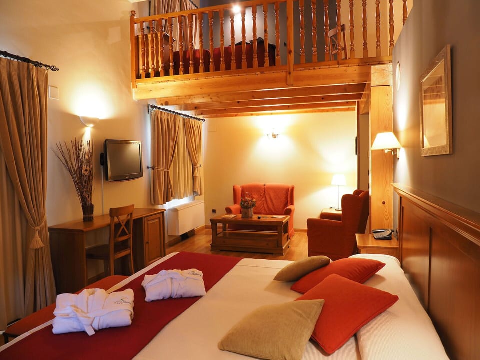 Suite (Double) | Blackout drapes, free WiFi, bed sheets