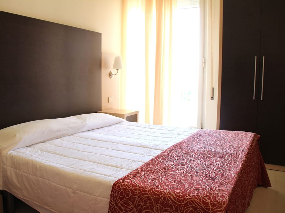 In-room safe, desk, soundproofing, free WiFi