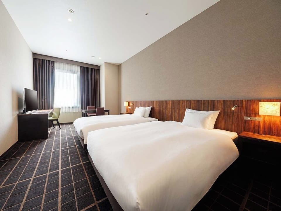 Blackout drapes, free WiFi, bed sheets