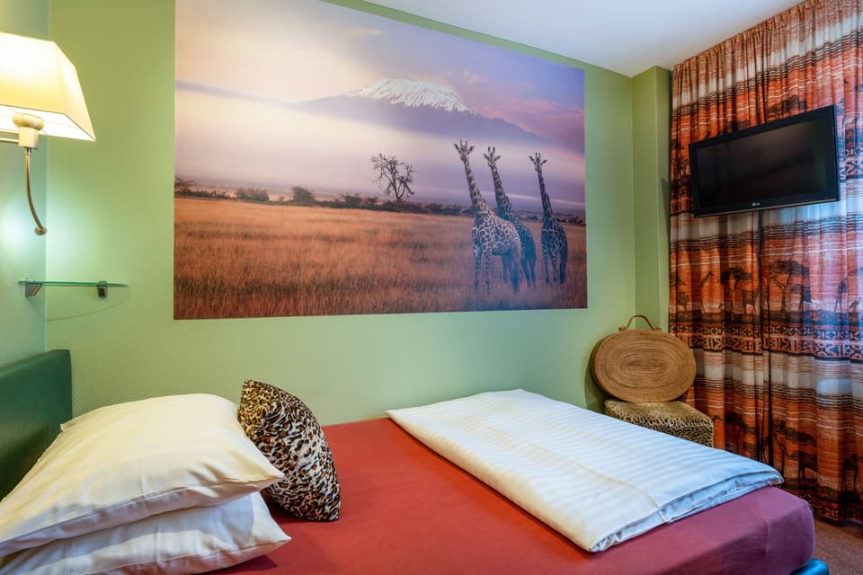 Single Room | Individually decorated, individually furnished, desk, iron/ironing board