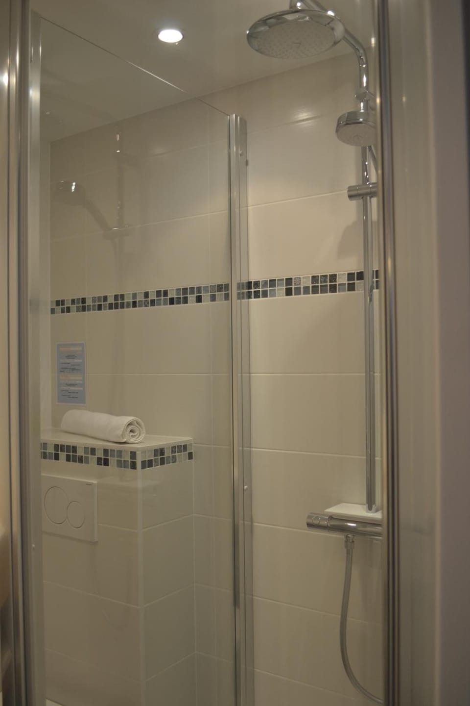 Deep soaking tub, towels