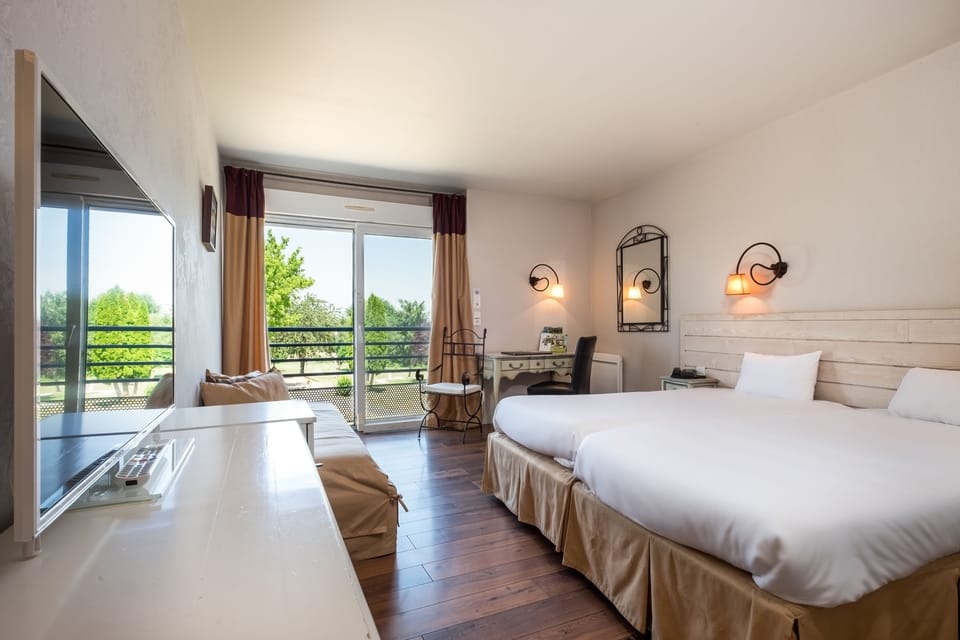Superior Double or Twin Room | Minibar, in-room safe, desk, soundproofing
