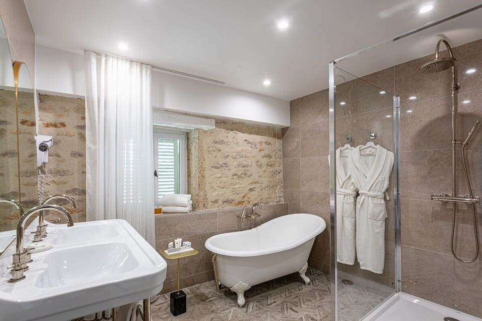 Superior Room (occ 3 pax) | Bathroom | Hair dryer, towels