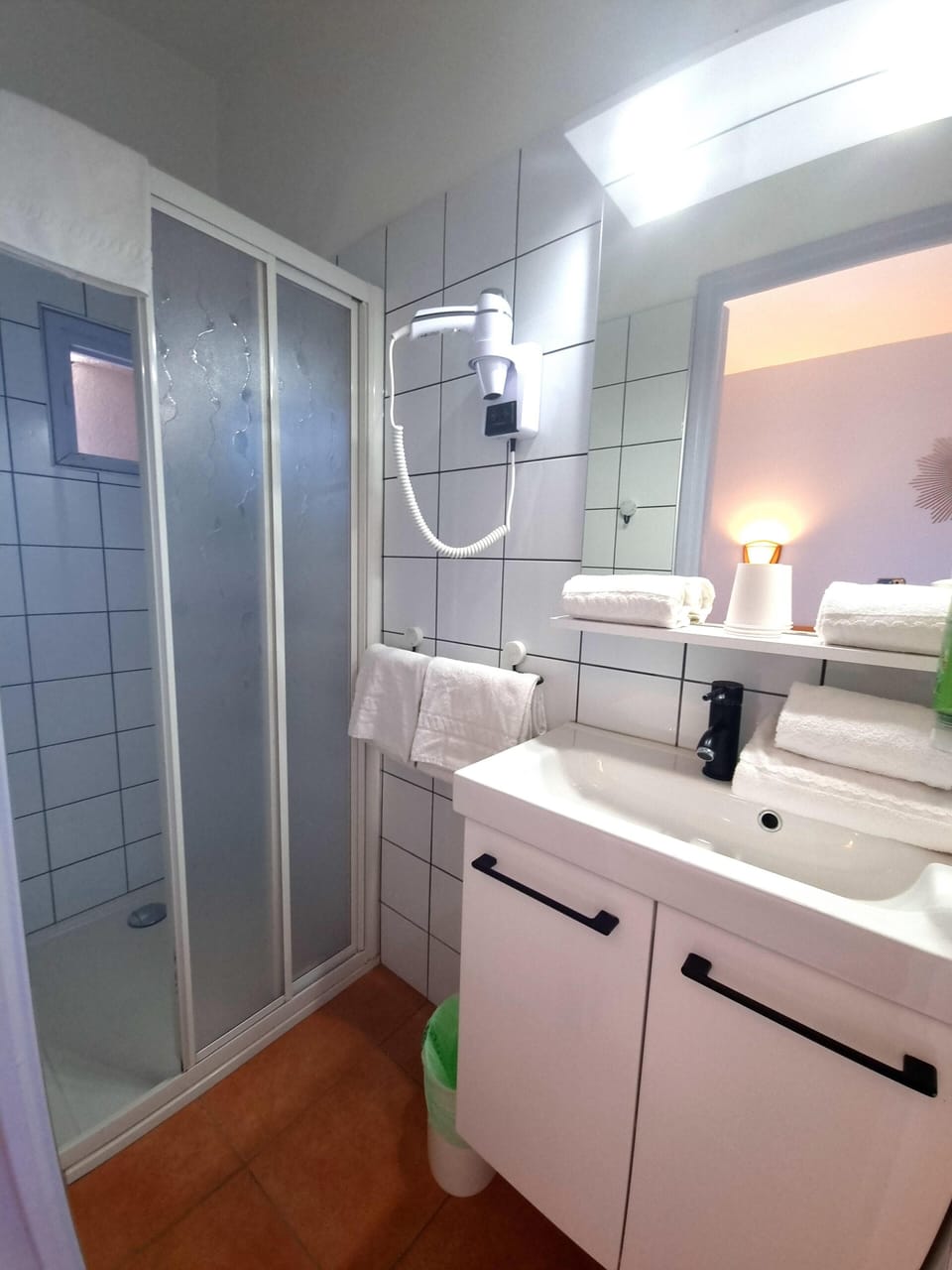 Comfort Triple Room, Private Bathroom, Pool View | Bathroom