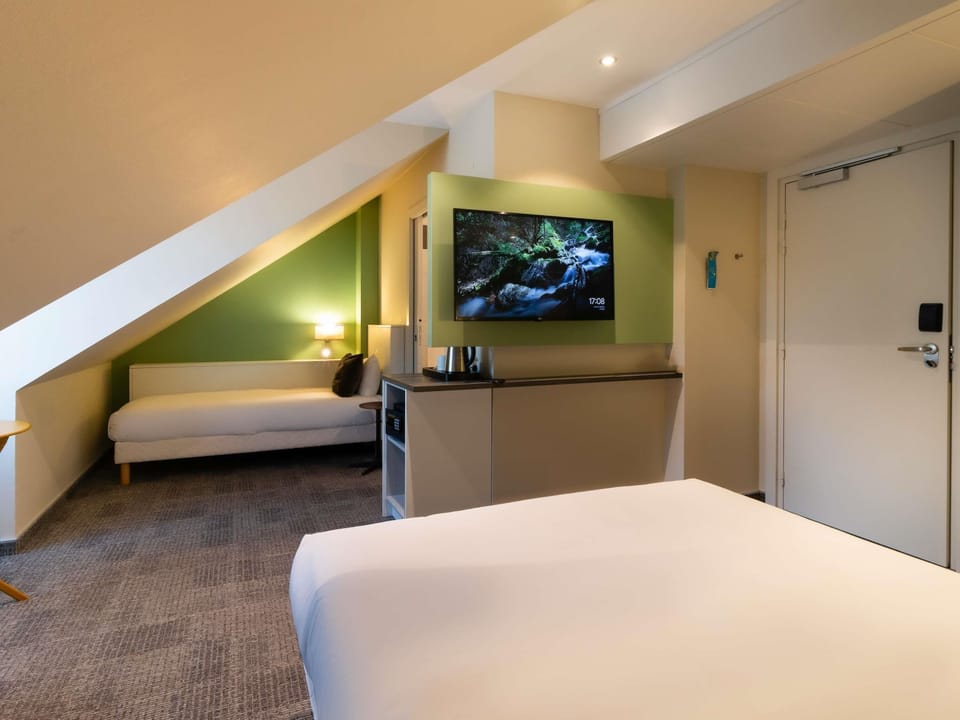 Room, Multiple Beds (Pop) | Premium bedding, desk, blackout drapes, soundproofing