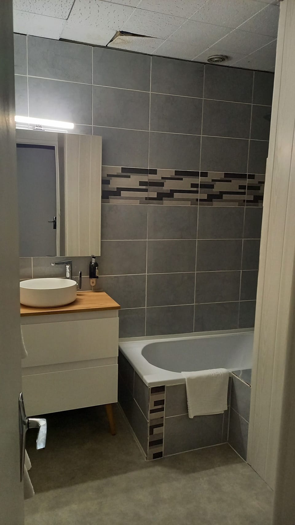 Standard Double Room | Bathroom | Free toiletries, bidet, towels