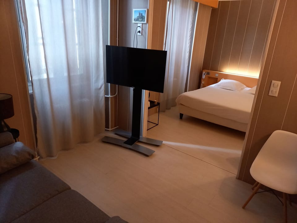 Standard Double Room | In-room safe, desk, free WiFi, bed sheets