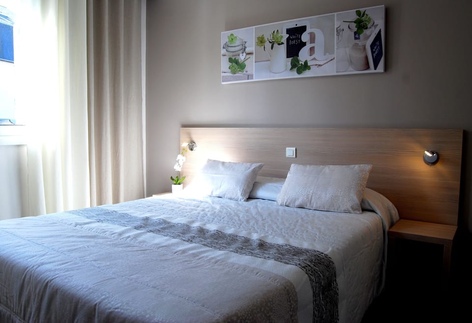 Standard Double Room | Desk, iron/ironing board, free cribs/infant beds, rollaway beds