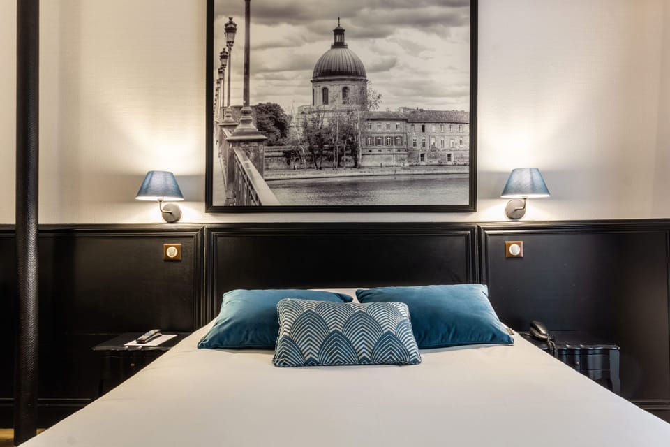 Comfort Double Room, 1 Queen Bed (with Bath) | 1 bedroom, individually decorated, desk, blackout drapes