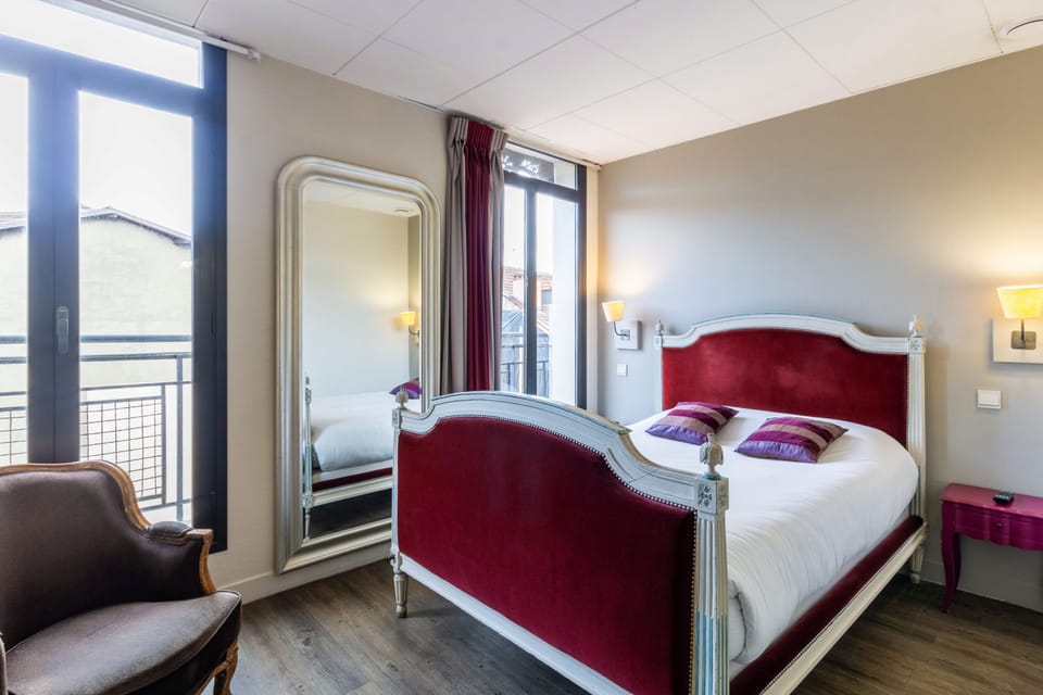 Comfort Double Room, 1 Queen Bed (with Bath) | 1 bedroom, individually decorated, desk, blackout drapes