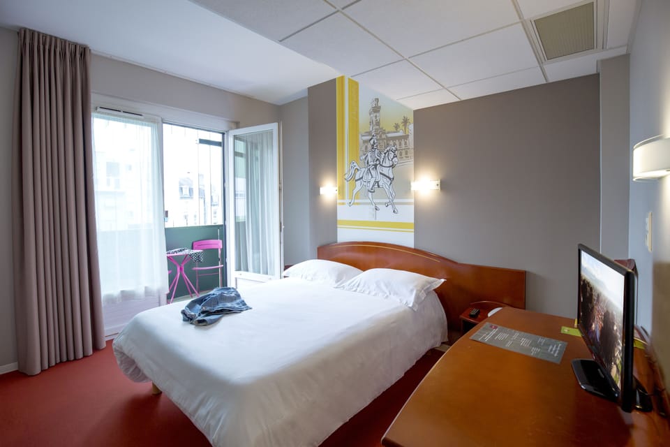 Superior Room | Premium bedding, individually furnished, desk, laptop workspace