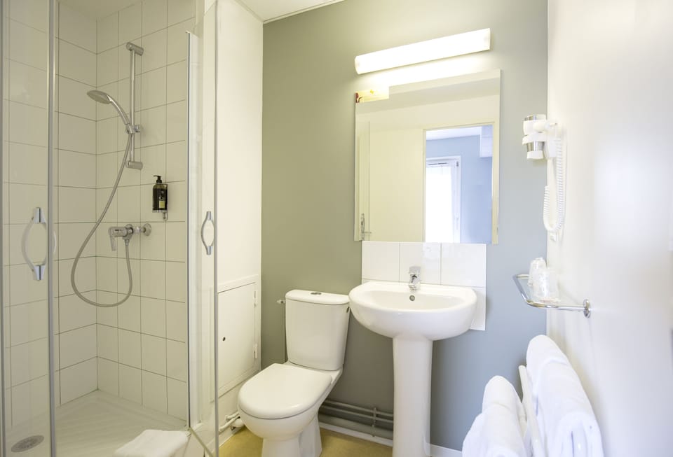 Shower, free toiletries, hair dryer, towels