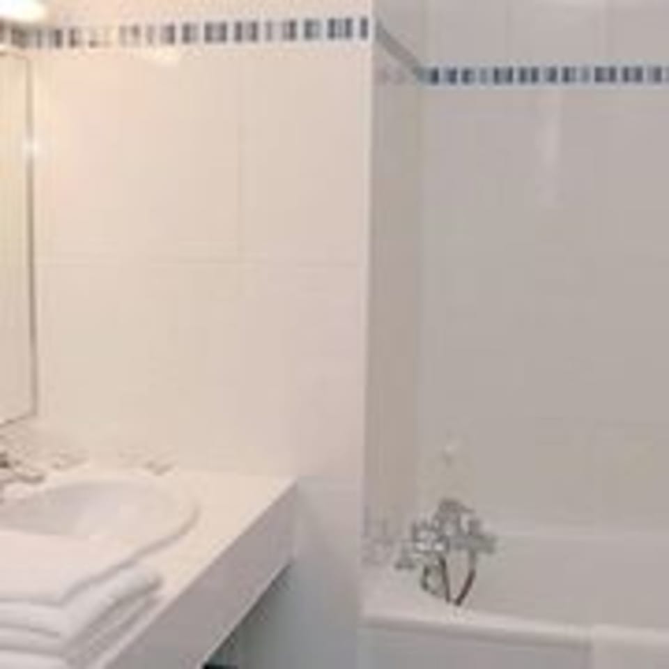 Double or Twin Room | Bathroom | Free toiletries, hair dryer, towels, soap