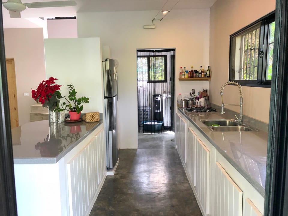 Family House, 2 Bedrooms | Private kitchen | Fridge, microwave, oven, stovetop