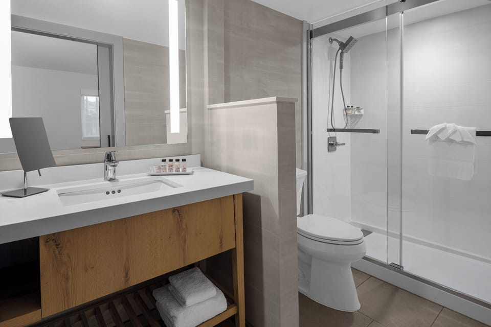 Combined shower/tub, hair dryer, towels, soap