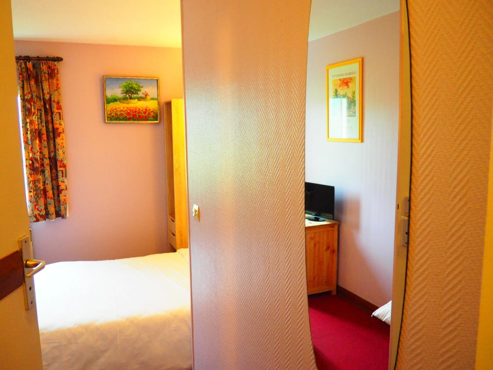 Double Room | Desk, blackout drapes, soundproofing, free WiFi