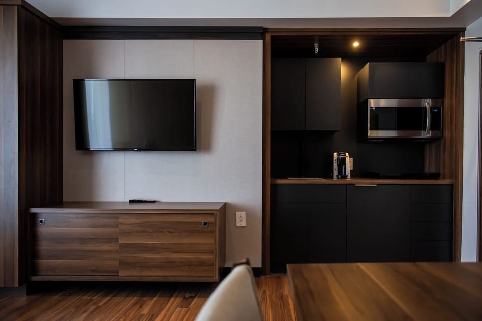 Superior Room, 2 Queen Beds, City View | Television