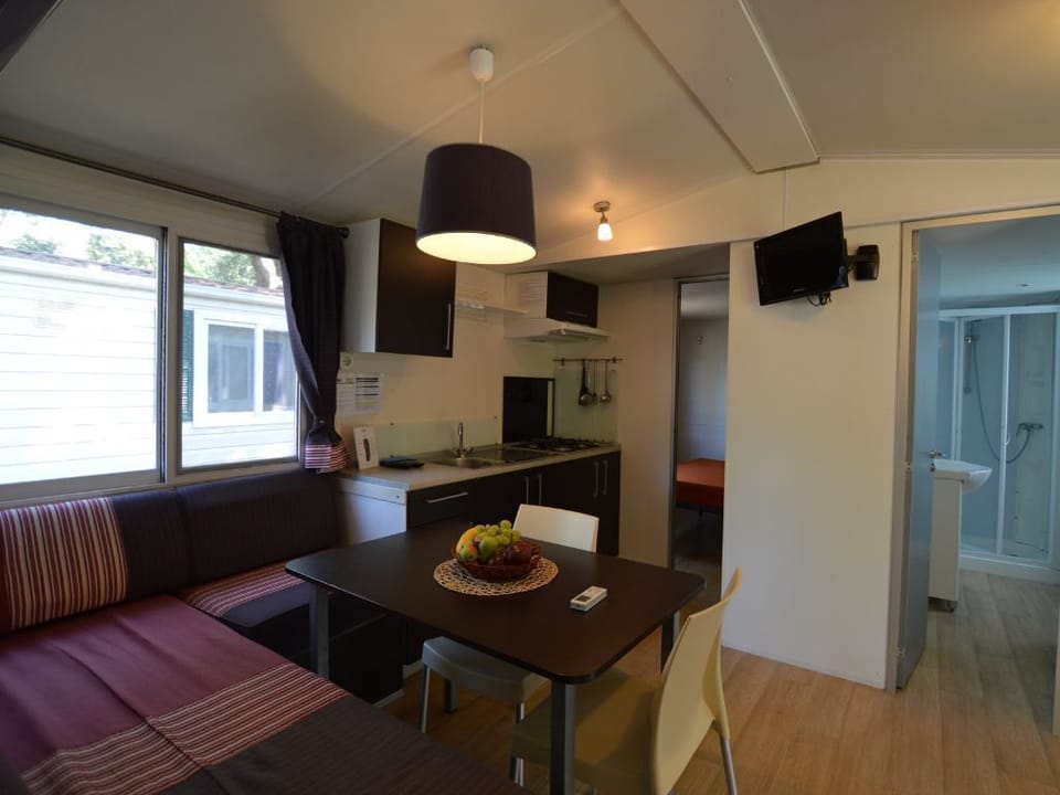 Mobile Home, 3 Bedrooms | Living area