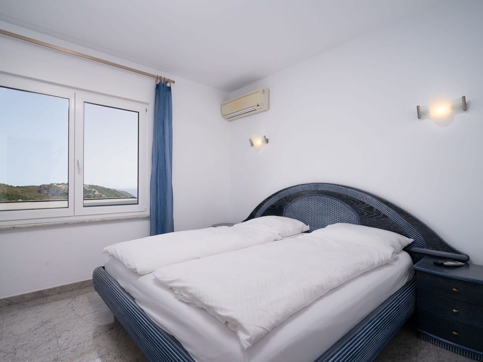 Furniture, Property, Comfort, Building, Wood, Window, Bed Frame, Floor, Bed, Flooring