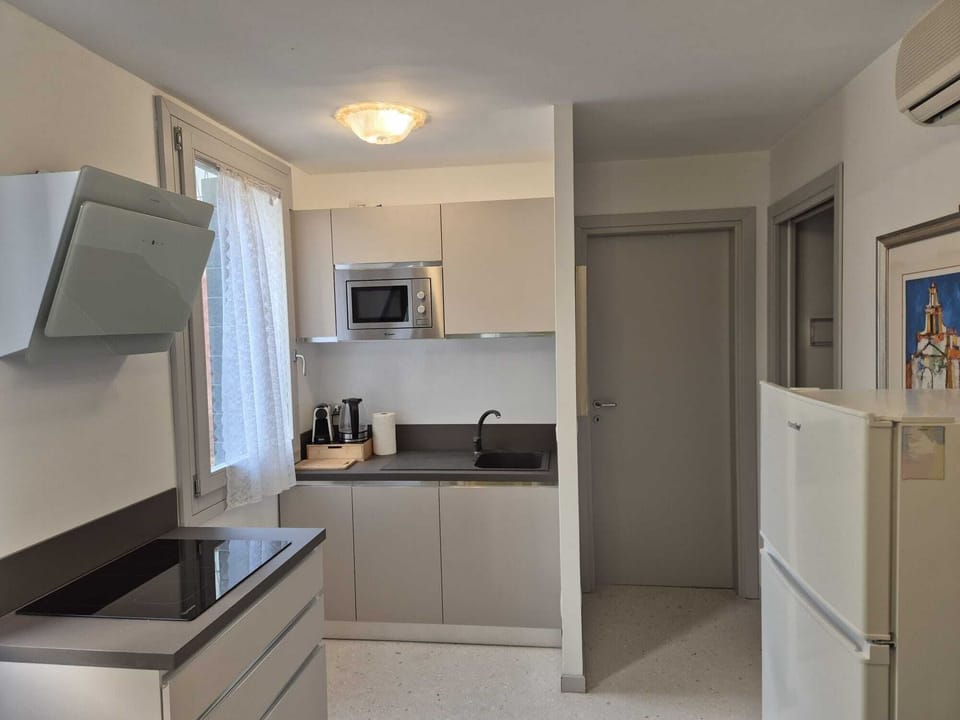 Apartment, 2 Bedrooms | Private kitchen | Fridge, microwave, stovetop, dishwasher