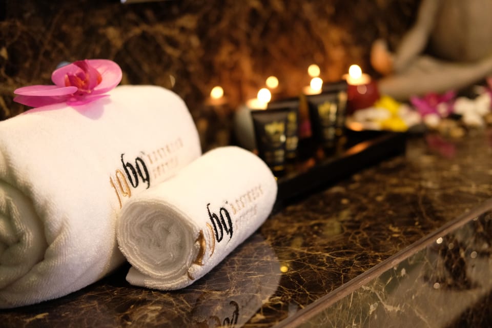 1969 Chairman's Suite | Bathroom amenities | Shower, rainfall showerhead, free toiletries, hair dryer