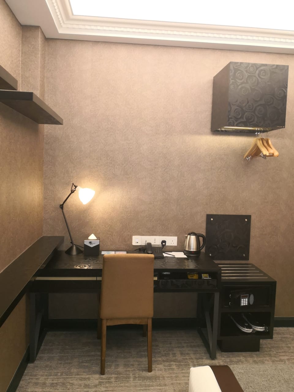 Business Premier Room (Queen) | In-room safe, blackout drapes, iron/ironing board, free WiFi
