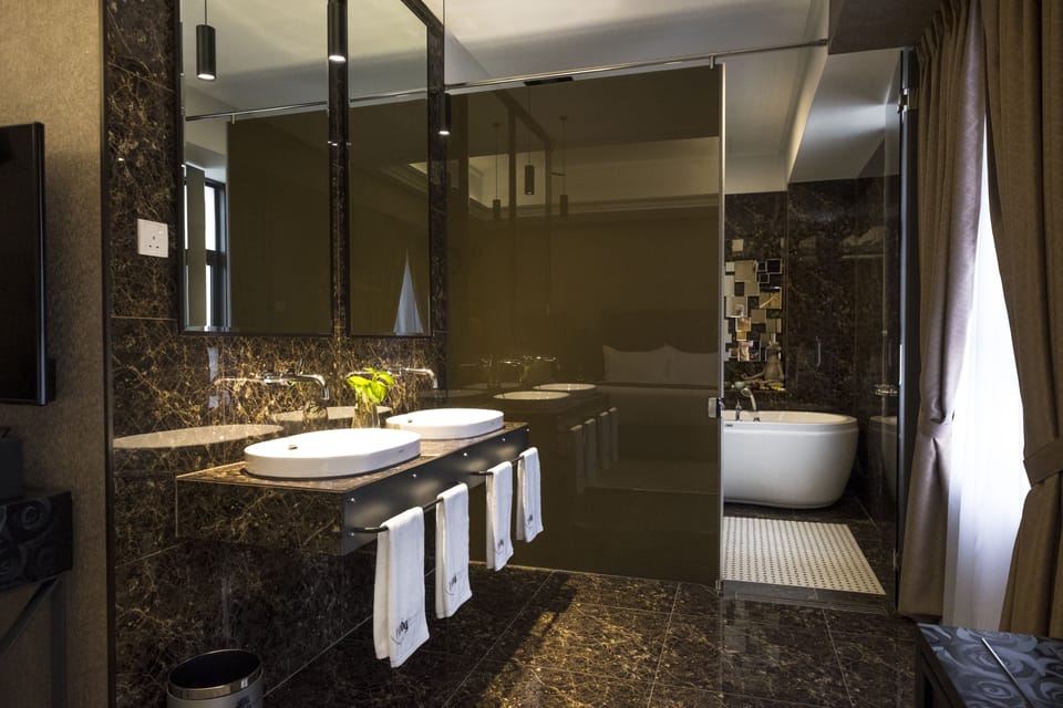 1969 Chairman's Suite | Bathroom | Shower, rainfall showerhead, free toiletries, hair dryer