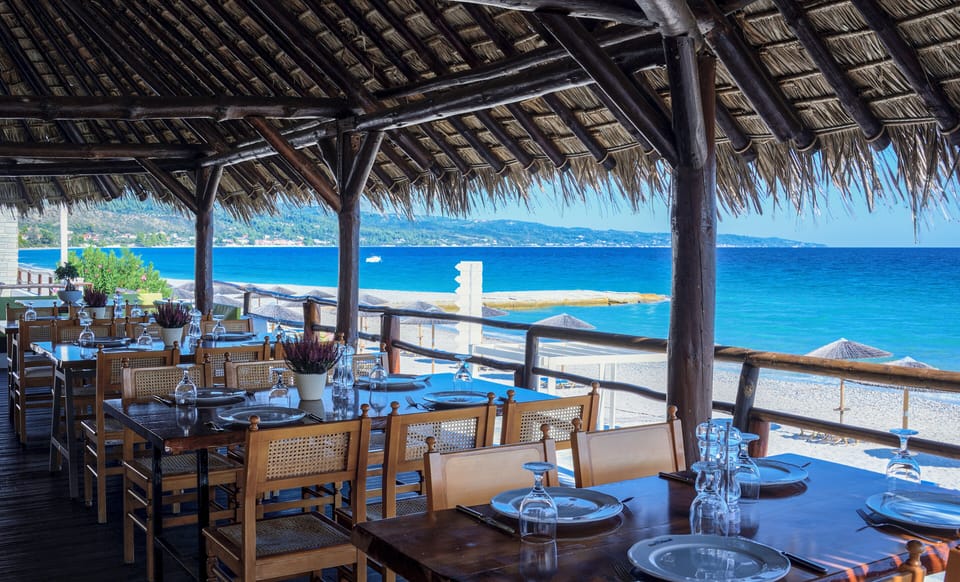 2 restaurants; breakfast, lunch, and dinner served
