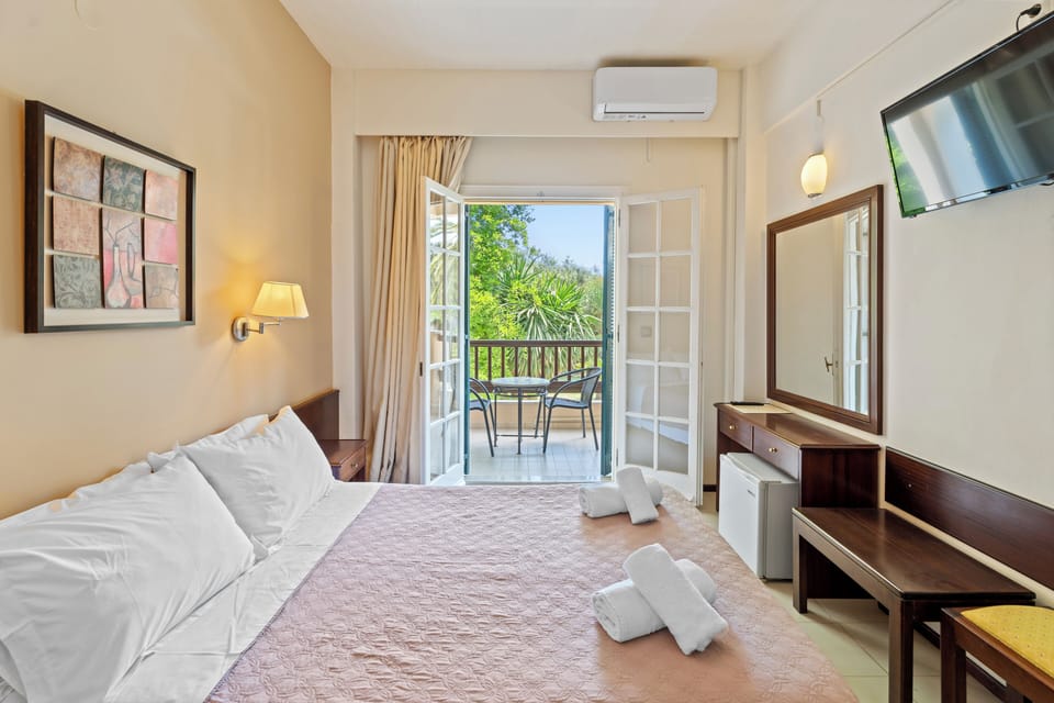 Standard Double Room | In-room safe, desk, blackout drapes, soundproofing