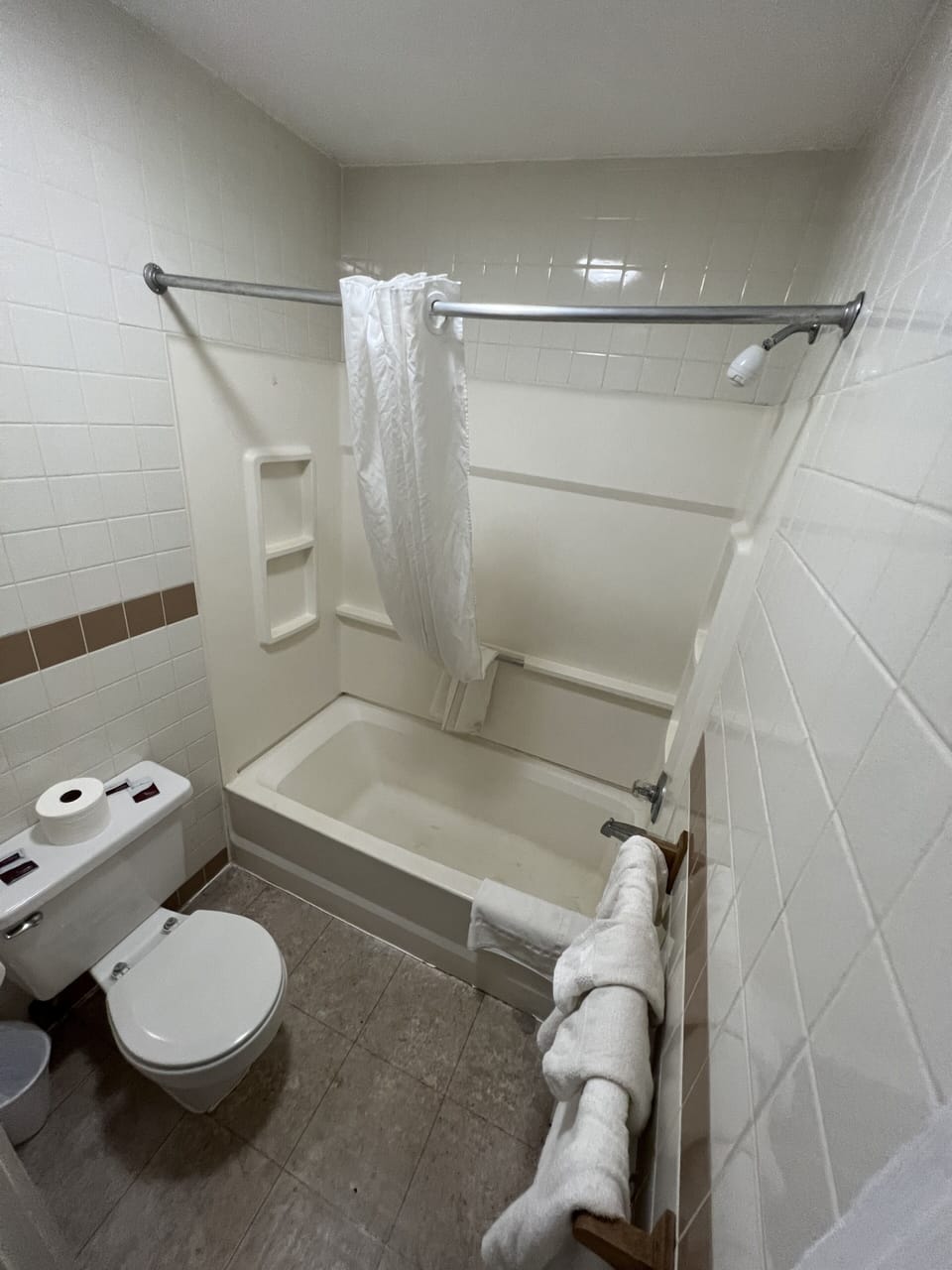 Basic Single Room, 1 Queen Bed | Bathroom | Combined shower/tub, free toiletries, hair dryer, towels