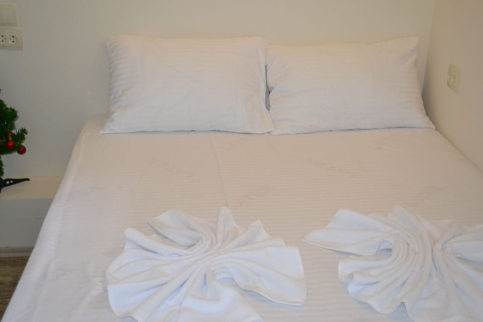 1 bedroom, premium bedding, minibar, in-room safe