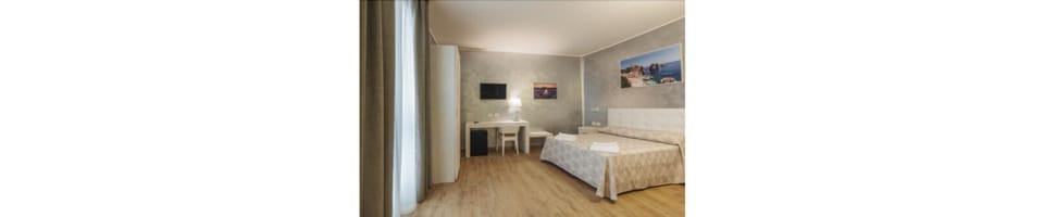 Classic Double or Twin Room, 1 Bedroom | Premium bedding, in-room safe, individually decorated