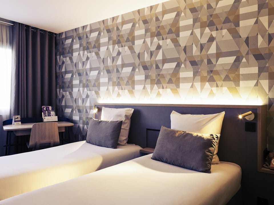 Superior Room, 1 Double Bed | Minibar, in-room safe, desk, laptop workspace