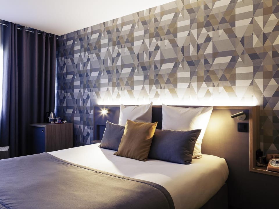 Superior Room, 1 Double Bed | Minibar, in-room safe, desk, laptop workspace