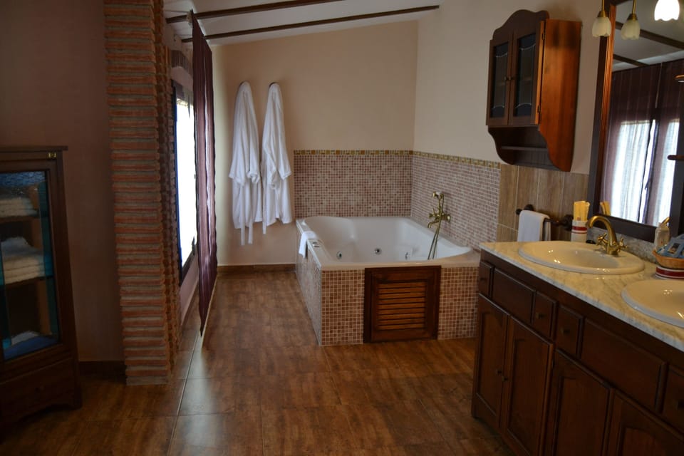 Suite, Jetted Tub (204 Cueva de la Encantada) | Bathroom | Shower, free toiletries, towels