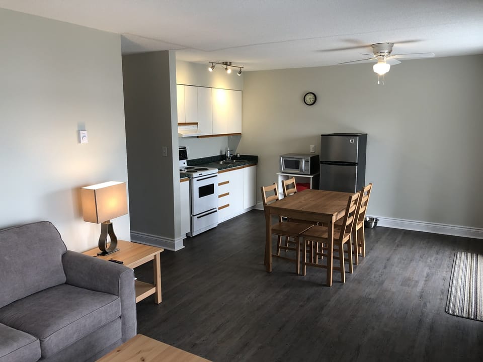 Signature Suite, Lake View | Private kitchen | Coffee/tea maker, fridge, microwave, oven