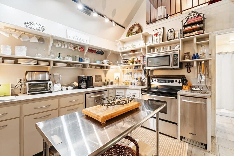Grand Room, Multiple Beds, Fireplace, Annex Building | Private kitchen | Shared fridge, microwave