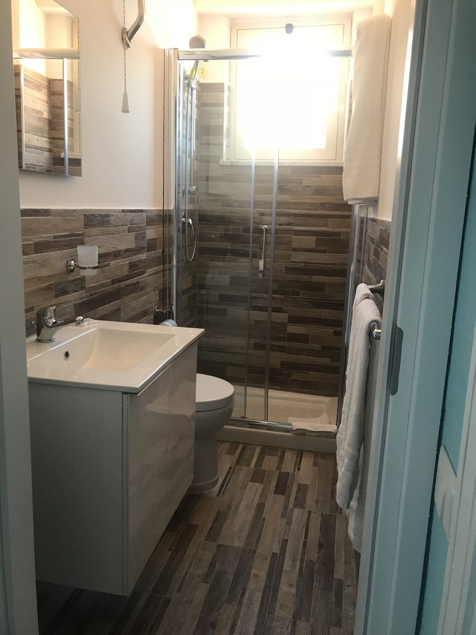 Standard Room | Bathroom | Shower, free toiletries, hair dryer, bidet