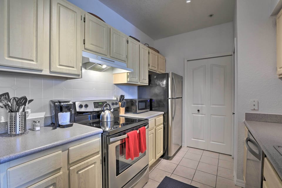 Fully Equipped Kitchen | Keurig Coffee Maker | Tea Kettle