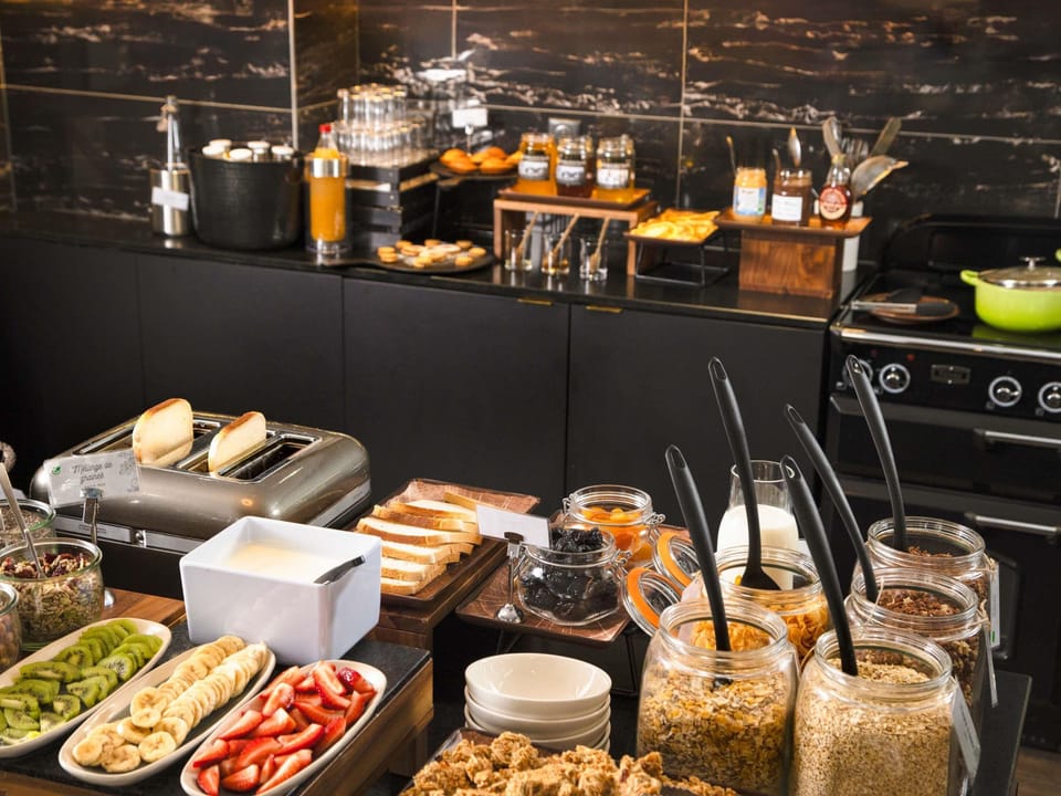 Daily buffet breakfast for a fee