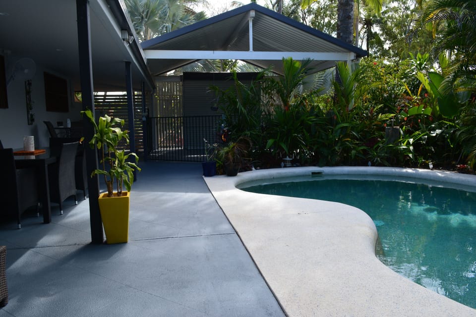 Pool and entrertaining area