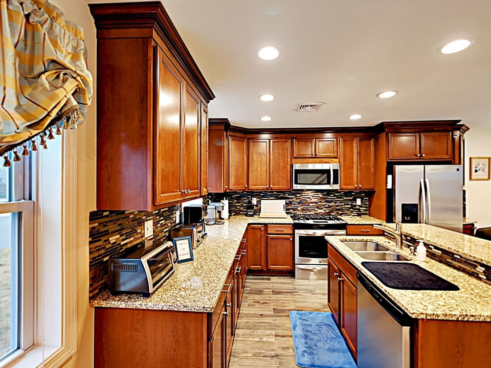 Well equipped Kitchen - enjoy cooking!
